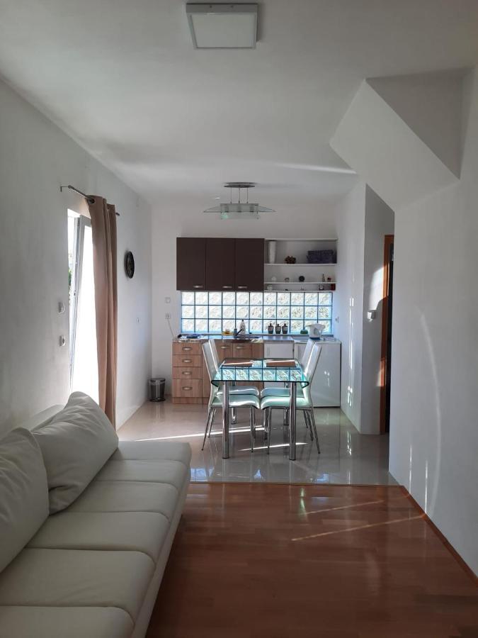 Apartmani Sruk Sukosan Exterior photo